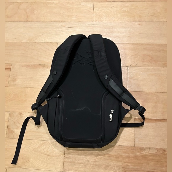Arc’teryx Blade 24 Unique Backpack - Picture 3 of 4
